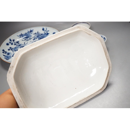 1293 - An 18th century Chinese blue and white dish, 29cm diameter, a similar lid and three tea bowls