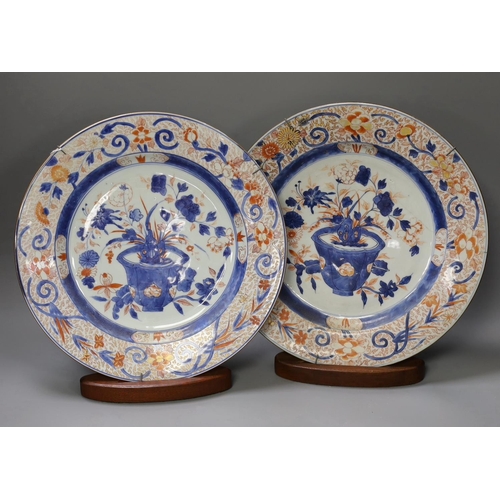 1333 - A pair of Chinese Imari dishes, Kangxi period, on wooden stands,31 cms diameter.Provenance - D.C.Mon... 