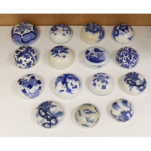 1385 - Fifteen 18th/19th century Chinese blue and white jar covers, largest 13.3cm diameterProvenance - D.C... 