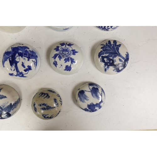 1385 - Fifteen 18th/19th century Chinese blue and white jar covers, largest 13.3cm diameterProvenance - D.C... 