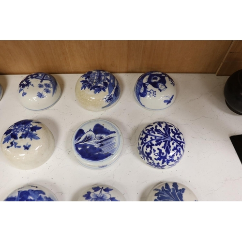 1385 - Fifteen 18th/19th century Chinese blue and white jar covers, largest 13.3cm diameterProvenance - D.C... 