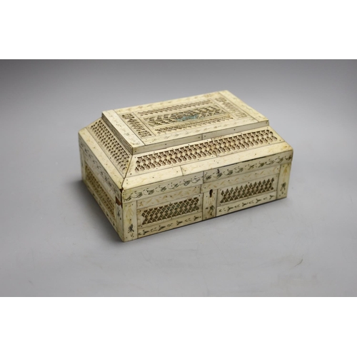 1387 - A 19th century prisoner of war fretted bone box, 21.5cm wide