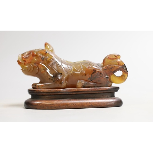 1411 - A Chinese agate recumbent lion dog 13cm long