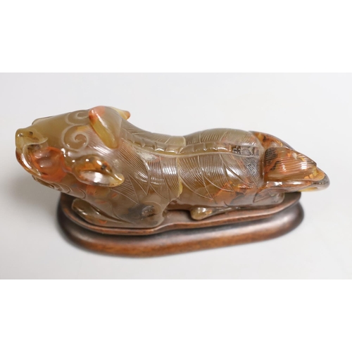 1411 - A Chinese agate recumbent lion dog 13cm long