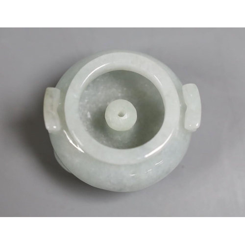 1416 - A small Chinese jade censer or jossstick holder, 4cm tall