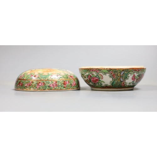 1417 - A 19th century Chinese famille rose box and cover, diameter 10.5cm