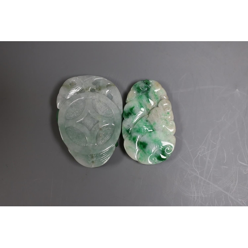 1425 - Two Chinese spinach green jadeite carvings depicting fish, and a dragon, largest 6cm long, (2)... 