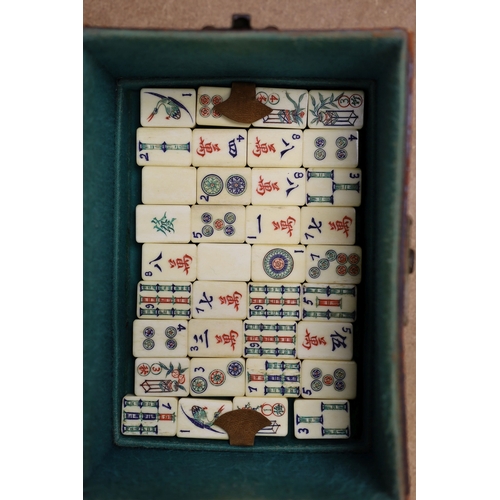 1433 - A leather boxed mahjong game