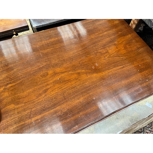 100 - A Regency mahogany Pembroke table, width 98cm, depth 68cm, height 70cm