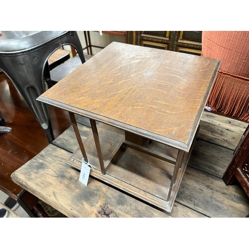 101 - An Edwardian oak table top revolving bookcase, width 37cm, height 31cm