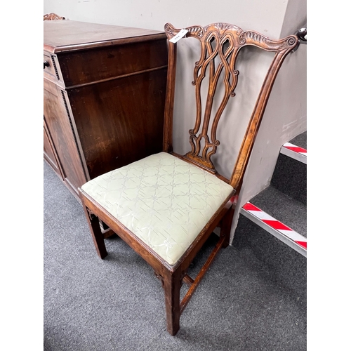 214 - A pair of George III carved mahogany dining chairs