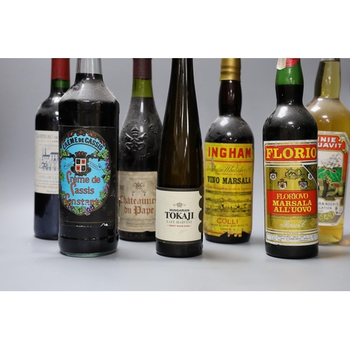 318 - A selection of nine bottles of alcohol, to include Châteauneuf du Pape, Linie Aquavit, and others... 