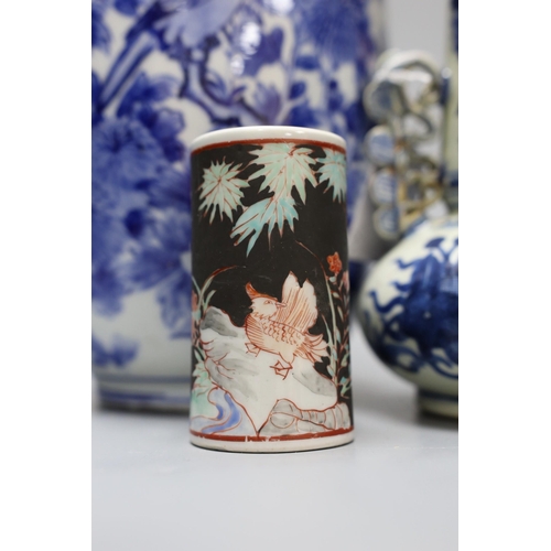 323 - A selection of Oriental ceramics, to include a Chinese blue and white Venetian-glass style vase deco... 