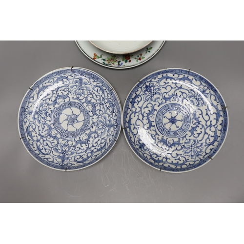 359 - A selection of various Oriental ceramics, to include an 18th century Chinese export bowl with a simi... 