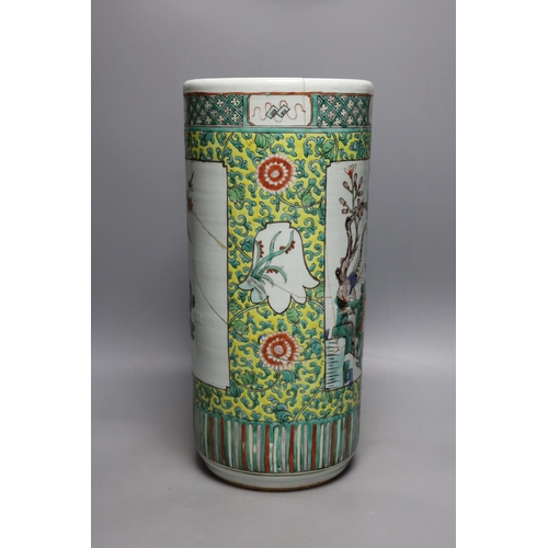 384 - A Chinese famille verte umbrella stand, early 20th century, 44cm tall