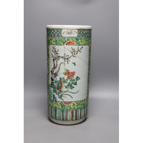 384 - A Chinese famille verte umbrella stand, early 20th century, 44cm tall