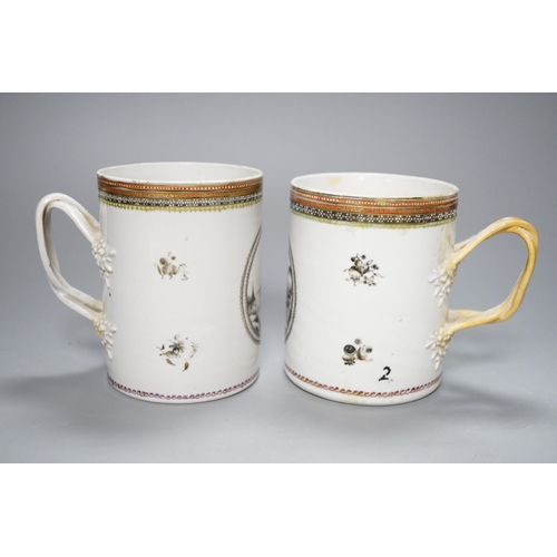 441 - A pair of 18th century Chinese export cylindrical mugs, 13cm