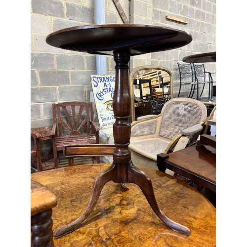 77 - A George III mahogany circular top tripod wine table, diameter 50cm, height 69cm