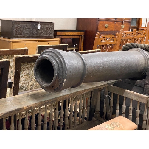 1046 - A large composition model cannon, length 268cm