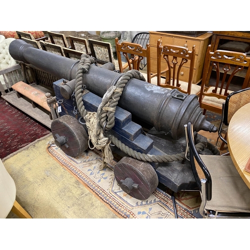 1046 - A large composition model cannon, length 268cm