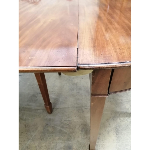 1092 - A George III mahogany D end extending dining table 304cm extended, two spare leaves, depth 122cm, he... 