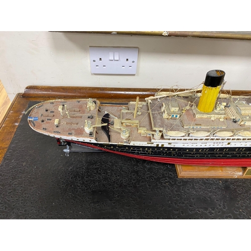 1149 - A kit built model of the Titanic, length 109cm