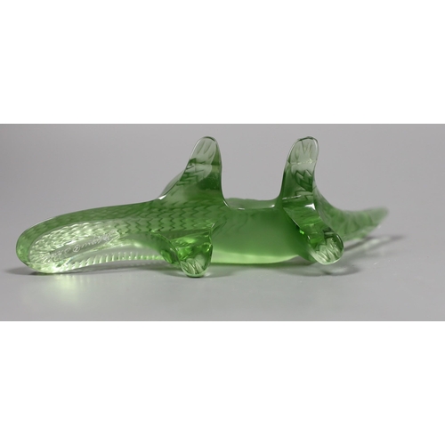 1418 - A Lalique green glass salamander, 18cm long