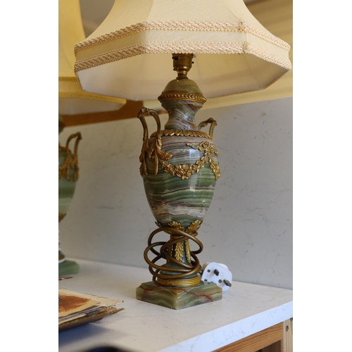 1452 - A pair of early 20th century brass mounted onyx urn shaped lamps, 35cm high not including light fitt... 