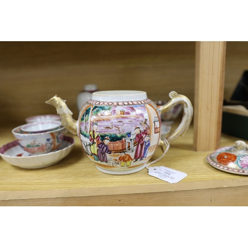 354 - A selection of 18th century Chinese export wares, to include a teapot, tea bowls, saucers etc., some... 