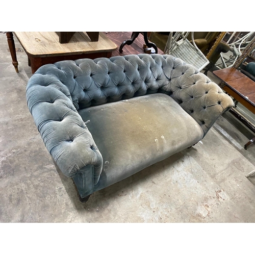 1028 - A late Victorian Chesterfield settee upholstered in buttoned blue fabric, length 160cm, depth 86cm, ... 