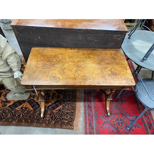 1048 - A Victorian figured walnut rectangular folding card table, width 92cm, depth 45cm, height 72cm... 