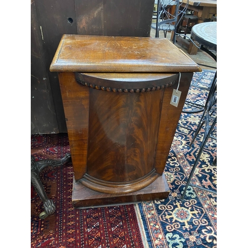 1088 - A Victorian mahogany sideboard pedestal, width 46cm, height 75cm