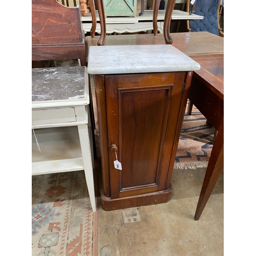 1111 - A Victorian mahogany white marble-topped bedside cabinet, width 39cm, depth 33cm, height 78cm