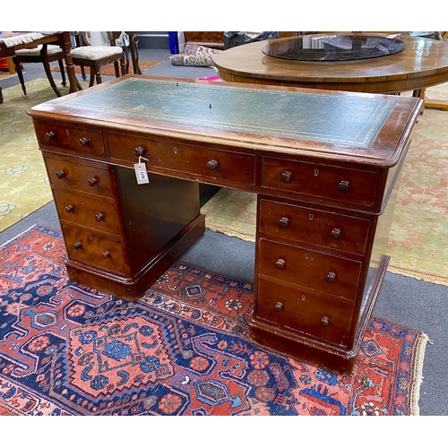 1178 - A Victorian mahogany pedestal desk, length 121cm, width 59cm, height 75cm