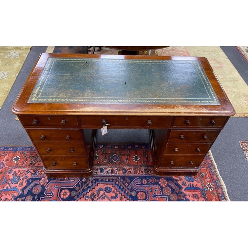 1178 - A Victorian mahogany pedestal desk, length 121cm, width 59cm, height 75cm