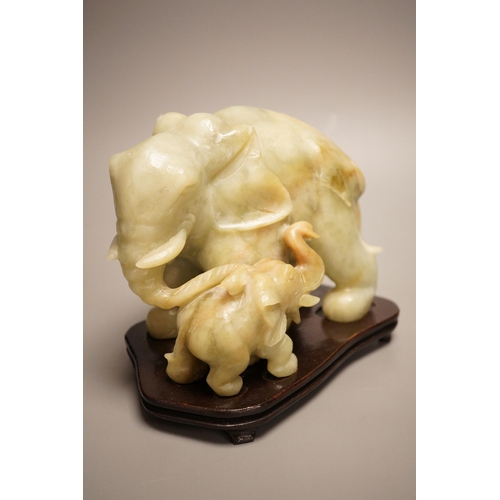 1279 - A Chinese carved bowenite elephant group on hardwood stand, 15cm