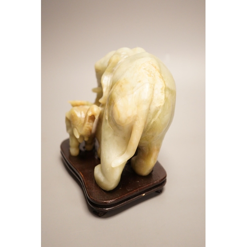 1279 - A Chinese carved bowenite elephant group on hardwood stand, 15cm