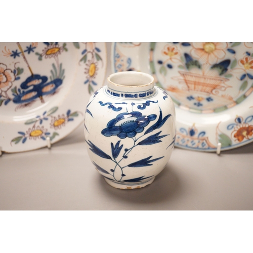 1289 - Two 18th century English delftware plates and a 18th century Delft vase, plate diameter 23cm (3)... 