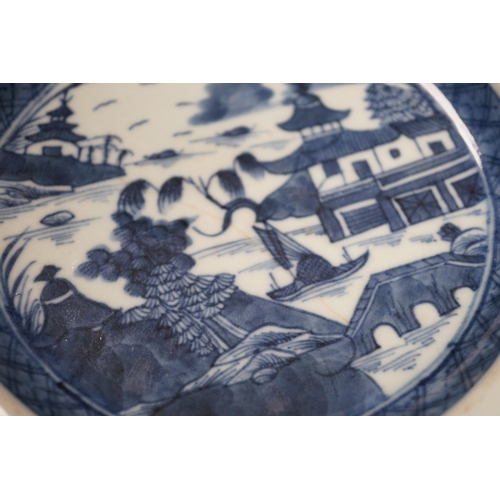 1318 - A 19th century Chinese blue and white warming plate, 26cm