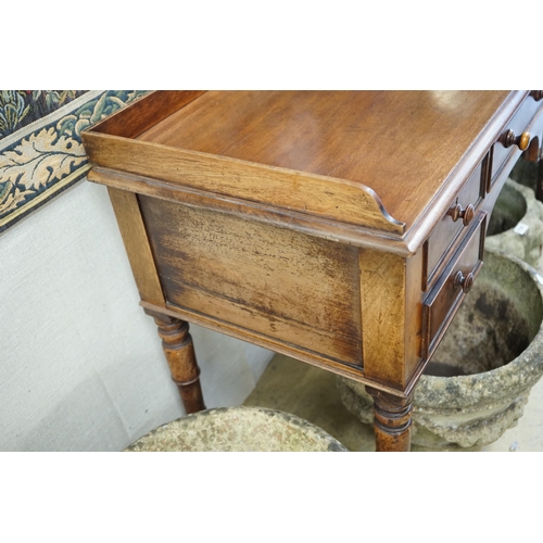 129 - A Victorian mahogany kneehole dressing table, width 112cm, depth 52cm, height 79cm