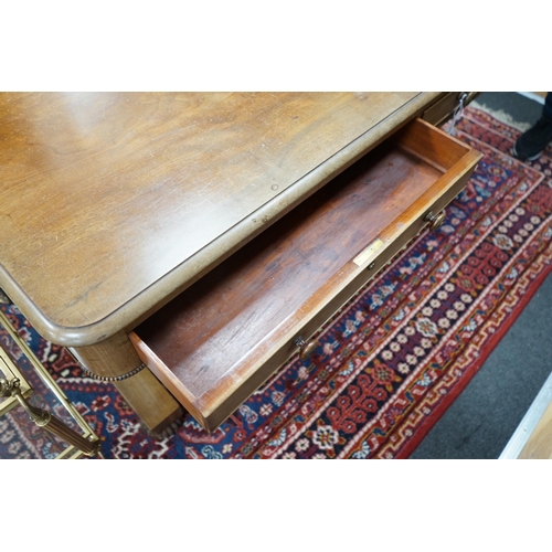 162 - A William IV mahogany library table, width 152cm, depth 85cm, height 71cm