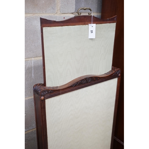 21 - A William IV mahogany sliding firescreen, width 54cm, height 108cm