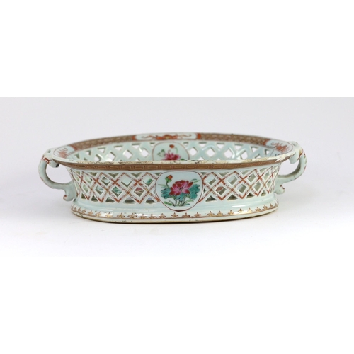 100 - A Chinese famille rose oval two handled basket, Qianlong period, the interior painted with peonies, ... 