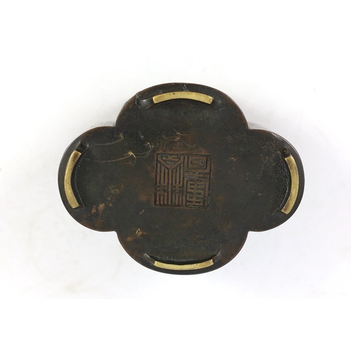 161 - A Chinese quatrefoil shaped bronze censer, 17th/18th century, Qinxhu two character seal mark, on fou... 