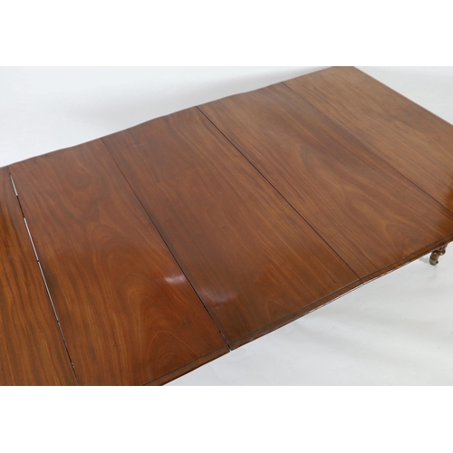 216 - A Regency mahogany extending dining table, with rounded rectangular top and four leaves, on six turn... 