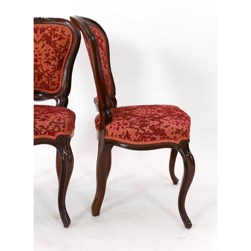 226 - A set of twelve Victorian mahogany balloon back dining chairs, with floral carved show wood frames, ... 