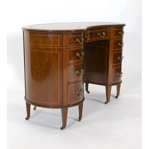 230 - An Edwardian satinwood banded mahogany kidney shaped kneehole desk, with brown skiver and arrangemen... 