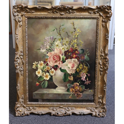 321 - § § Harold Clayton (1896-1979) 'Flowerpiece'oil on canvassigned50 x 40cm... 