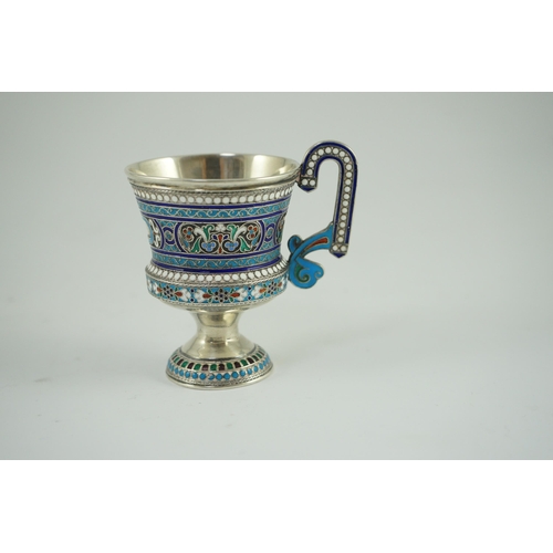 357 - An early 20th century Russian 84 zolotnik and polychrome cloisonné enamel pedestal mug, 1908-1917 ko... 