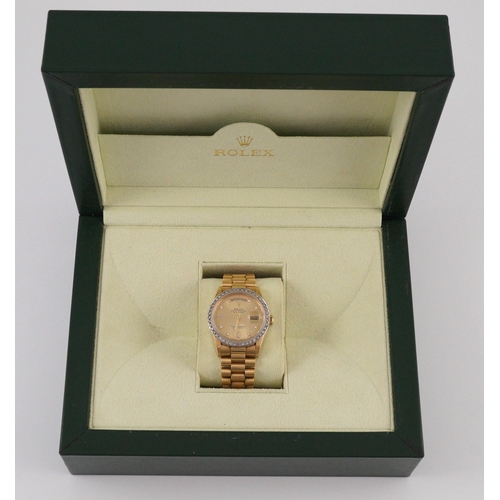 390 - A gentleman's 1980's 18ct gold and diamond set Rolex Oyster Perpetual Day-Date wrist watch, with dia... 